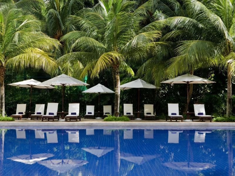 ホテル アビリオン ポート ディクソン ポートディクソン エクステリア 写真 The pool at the hotel