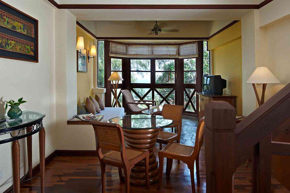 ホテル アビリオン ポート ディクソン ポートディクソン エクステリア 写真 A living room in a suite at the Shangri-La Tanjung Rhu Resort, Langkawi, Malaysia